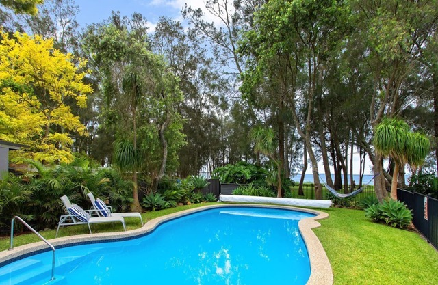 Lakedge Retreat ~ Heated Pool+NBN+3Ensuites