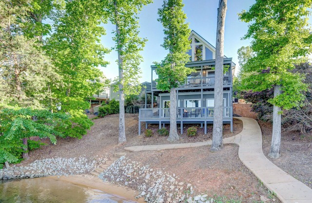¡Para estrenar! 4 BR Lakefront Home. Muelle privado, grandes vistas al agua! 15 minutos a Clemson