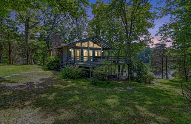 Lakefront Achieve Cabin / 3BR on 200-Acre Estate