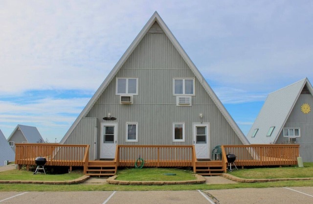 Lakefront Chalet #18 w/ Beach Access, Pools, Sport Courts, Fishing Pond & more!