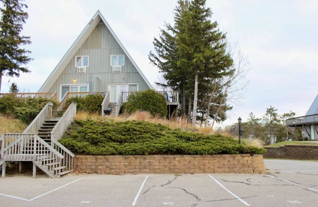Lakefront Chalet #36 w/ Beach Access, Pools, Sport Courts, Fishing Pond & more!