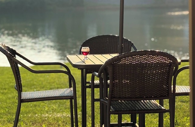 Couples retreat at a Peaceful Brand New Lake home on Cherokee Lake