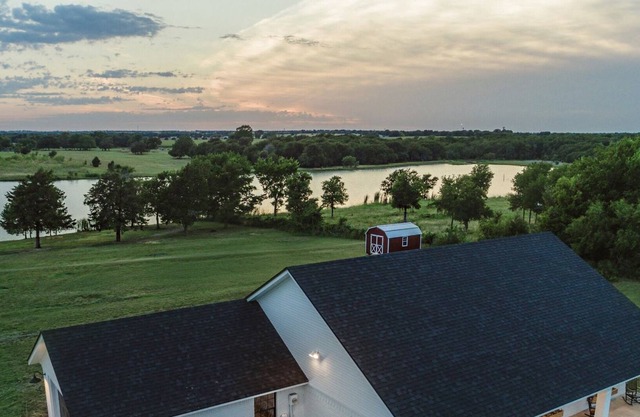 Lakefront Farmhouse a pocos minutos de Magnolia Silos, el centro, las tiendas y Baylor