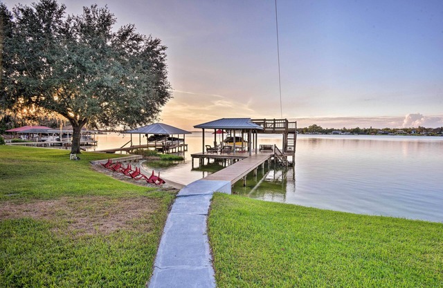 NUEVA Waterfront Lake Placid Cottage w / Pvt Boat Dock