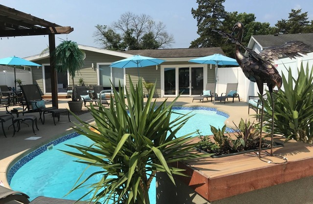 LAKEFRONT HOME w/Dock Slip PRIVATE POOL& Backyard bar&grill Perfect 4 Families