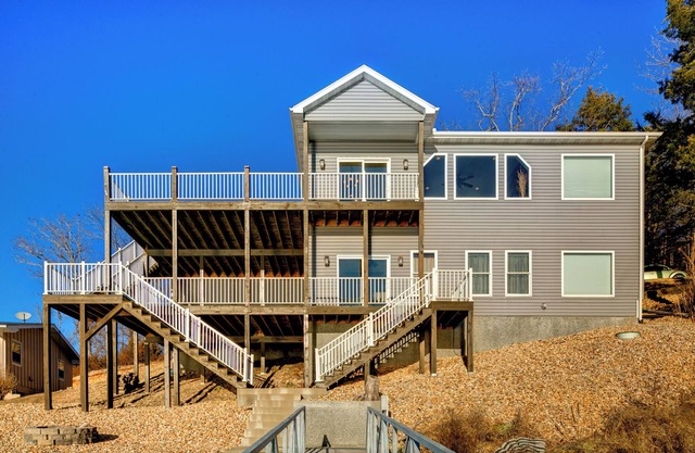 Casi nueva casa frente al lago con una vista impresionante en 44 MM