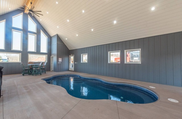 New! Oh Deer! Lodge: Lakefront, Pool, Two Hot Tubs!