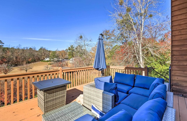 Lakefront Macon Getaway w/ Stunning Boathouse