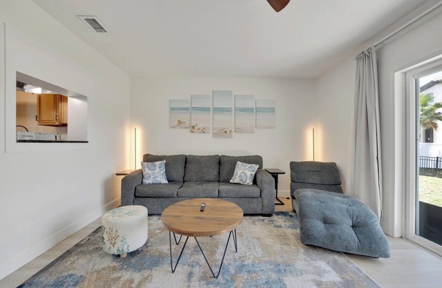 Lakefront Oasis | 15% Off Week Stays | Dog Friendly | Tampa Bay