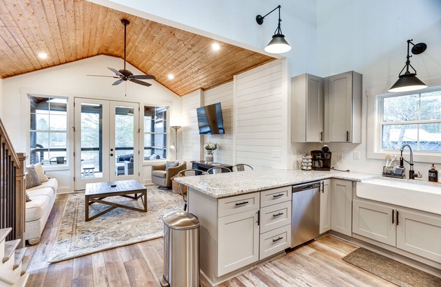 Lakefront Retreat at Waters Edge w/ Fire Pit!