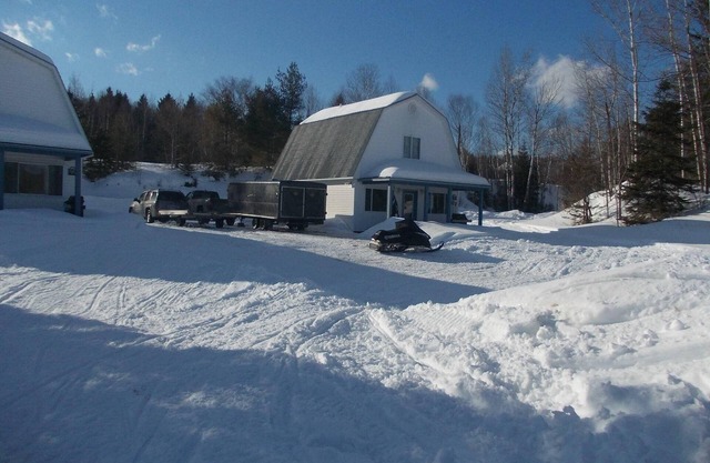 Lakeside cottage with boat dockage and direct access to ATV & snowmobile trails