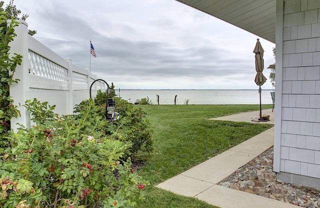 ¡Frente a la playa de arena del lago Erie! Ideal para una familia de vacaciones!