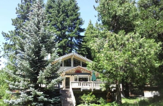 LAKEFRONT de estilo victoriano en el Lago Almanor