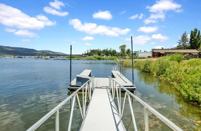 Lakefront Village Castle- Foosball- Boat Dock-