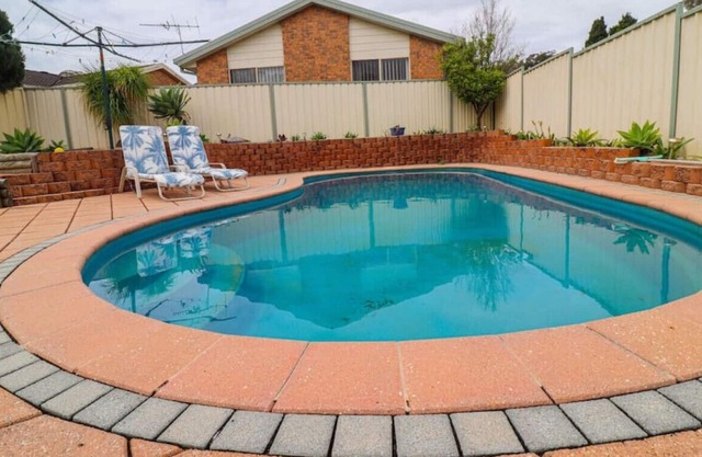 Lakelandia - casa de 4 dormitorios con piscina!
