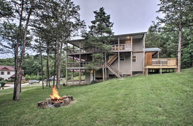 Lakeside Blue Eye Escape w/ Game Room & Hot Tub!