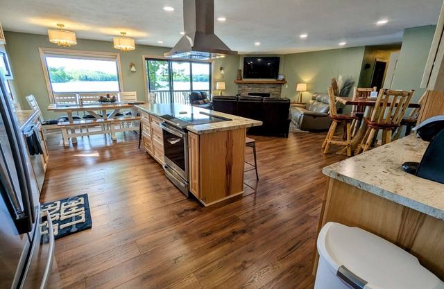 Tu Lakeside Escape Get - a-way! Lakefront / Juguetes de agua / Wifi / Jacuzzi exterior