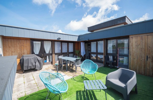Sunny cottage 50 m from a lake