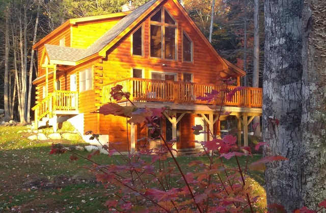 Beautiful Lakeside Log Home near Acadia National Park Kayak/Canoe/Swim/Fish