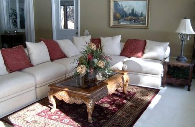 Lakeside Luxury Lakefront Chatuge Lake Alquiler de vacaciones Casa con muelle cubierto.