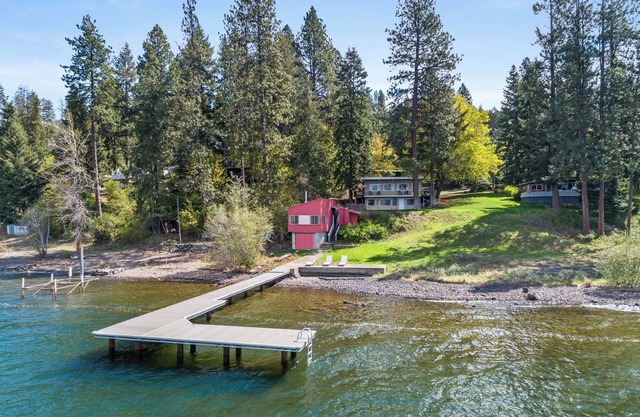New Listing | Lakeside Serenity | Retro Cabin | Great Dock | Private Suite