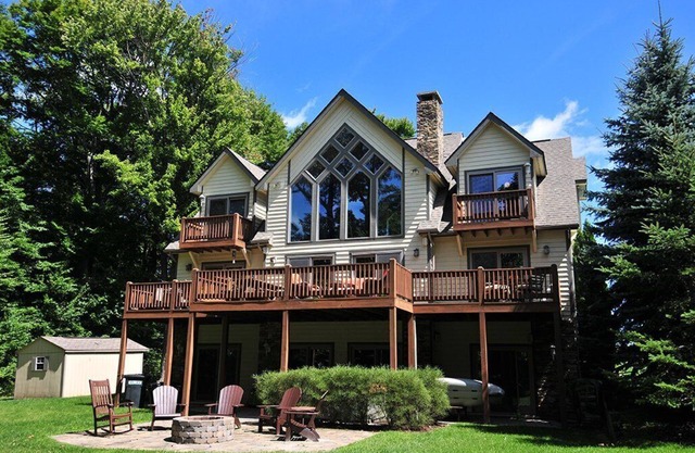 Premiere Deep Creek Home cargado con comodidades!