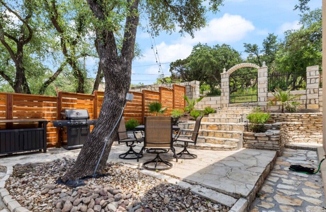 Lakeway Hideaway! Beautiful Place by Lake Travis