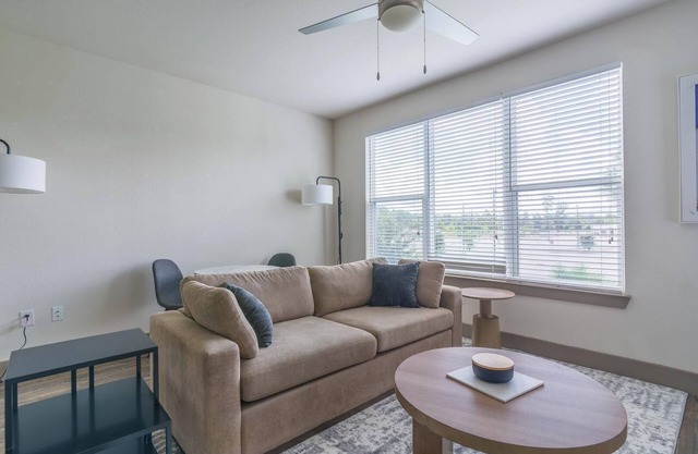 Landing | Chic 1BD, Clubhouse, Gym