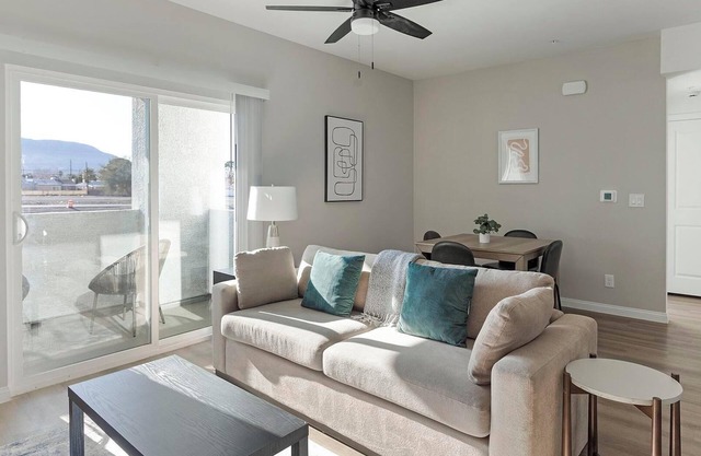 Landing | Stunning 1BD, Rooftop Lounge, Pool