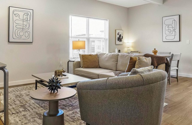 Landing | Amazing 2BD, Courtyard, Pool