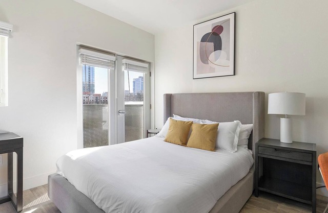 Landing | Stunning Studio, Courtyard, Gym