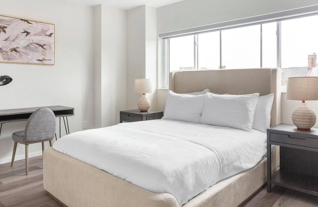 Landing at 4415 Chestnut - 2 Bedrooms in Univer...