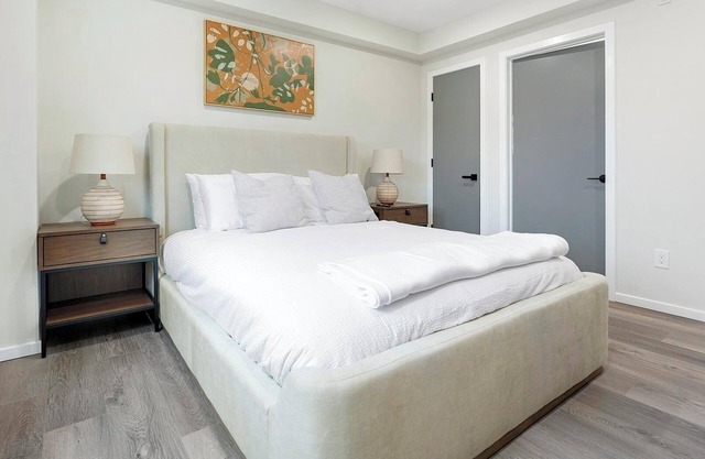Landing at 4415 Chestnut - 2 Bedrooms in Univer...