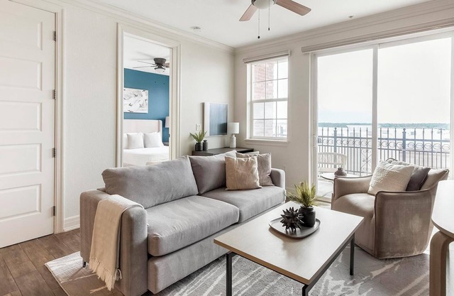 Landing at Carson Street Towers - 3 Bedrooms in...