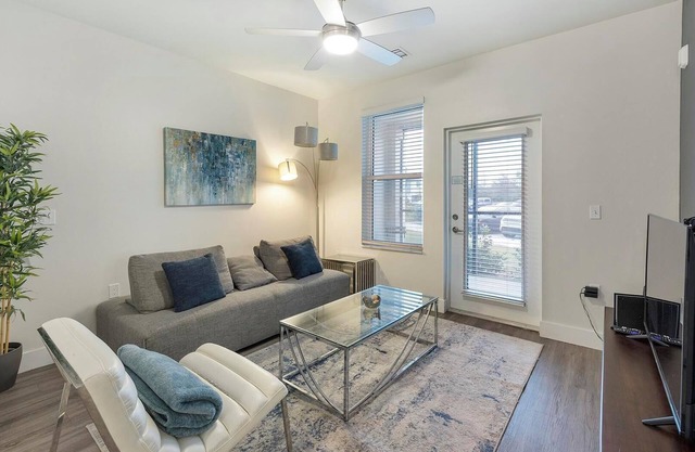 Landing | Stylish 1BD, Gym, Pool