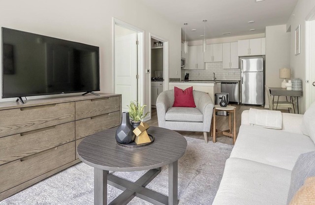Landing | Beautiful 2BD, Gym, Pool