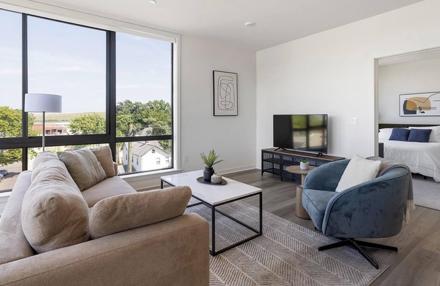 Landing | Stunning 2BD, Courtyard, Gym