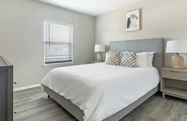 Landing at The Brookwood - 2 Bedrooms in Downto...
