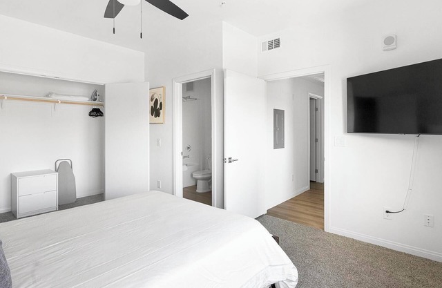 Landing | Stunning 1BD, Rooftop Lounge, Pool