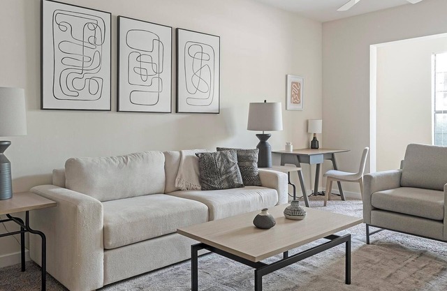 Landing | Stunning 2BD, Gym, Pool