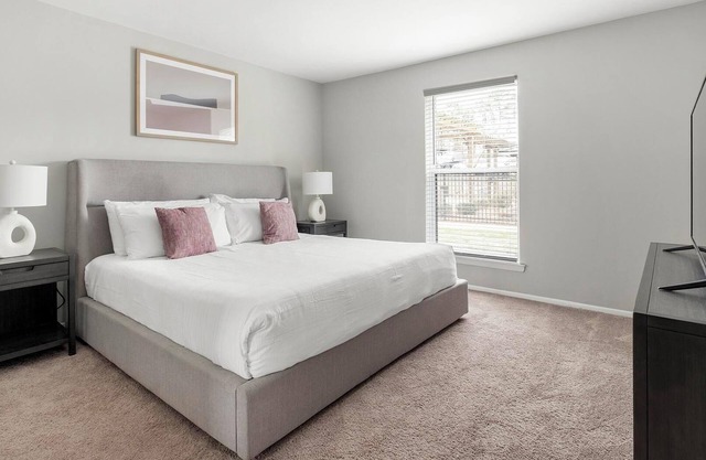 Landing at The Brookwood - 1 Bedroom in Downtow...