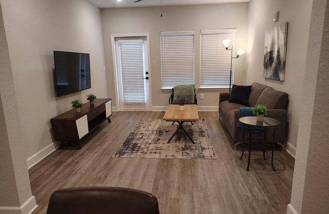 Landing at Vanguard - 2 Bedrooms in Newberry