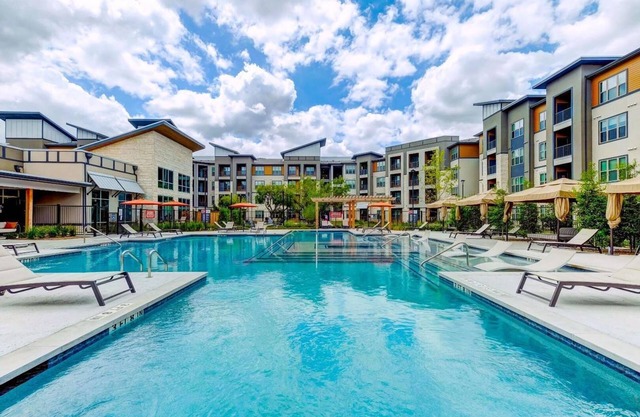 Landing | Spectacular 1BD, Courtyard, Clubhouse