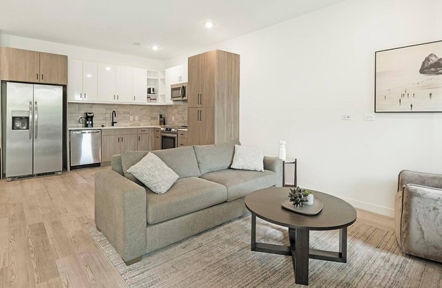 Landing at 1510 Belleville - 1 Bedroom in Scott...