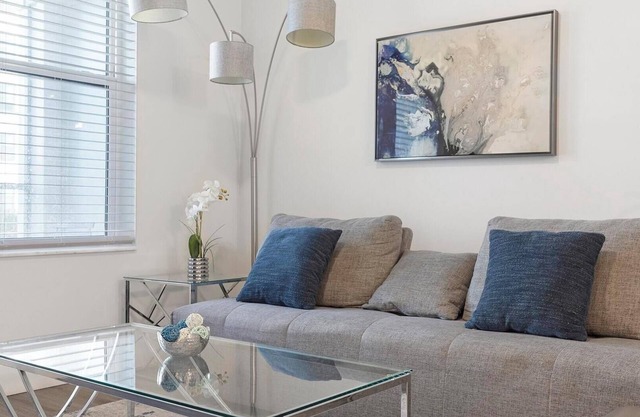 Landing | Stylish 1BD, Gym, Pool
