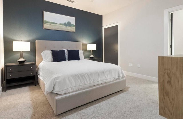 Landing at Lofts on Main - 1 Bedroom in Tobin Hill