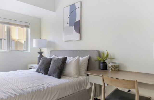 Landing | Spectacular Studio, Gym, Courtyard
