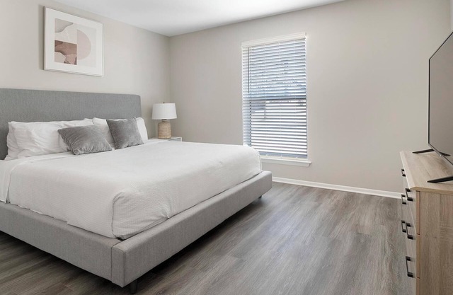 Landing at The Brookwood - 1 Bedroom in Downtow...
