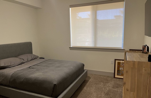 Large 1 br over 800 sq ft. Ground level pool view workout and car space