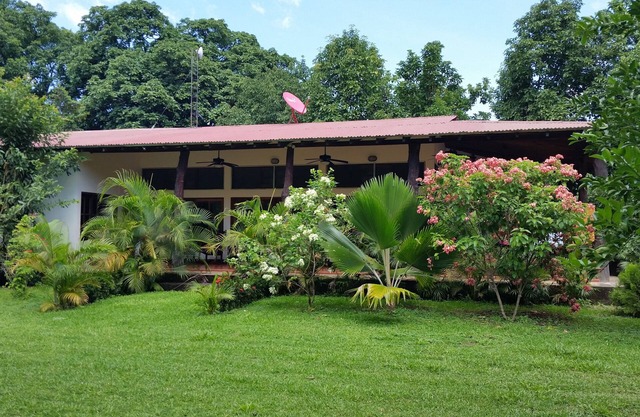 Espaciosa casa de 3 habitaciones a solo 5 minutos de Chinandega